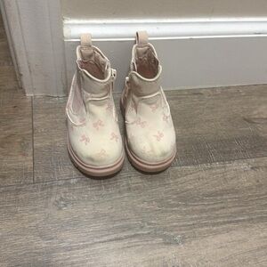 wonder nation Cream and Pink Butterfly Chelsea Boots for Kids